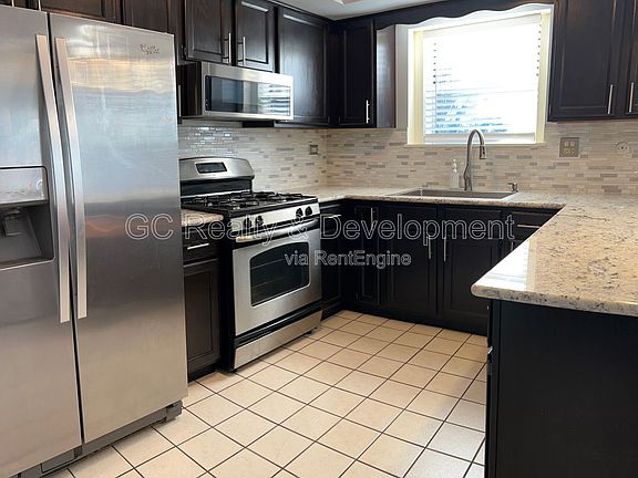 4th image of 45 White Pine Dr