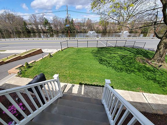 4th image of 140 Lakeview Ave