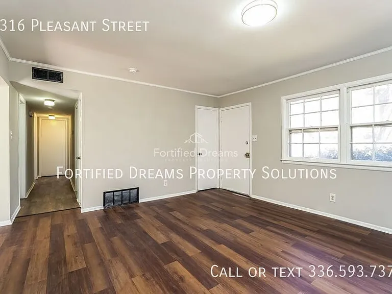1316 Pleasant St — Photo 14