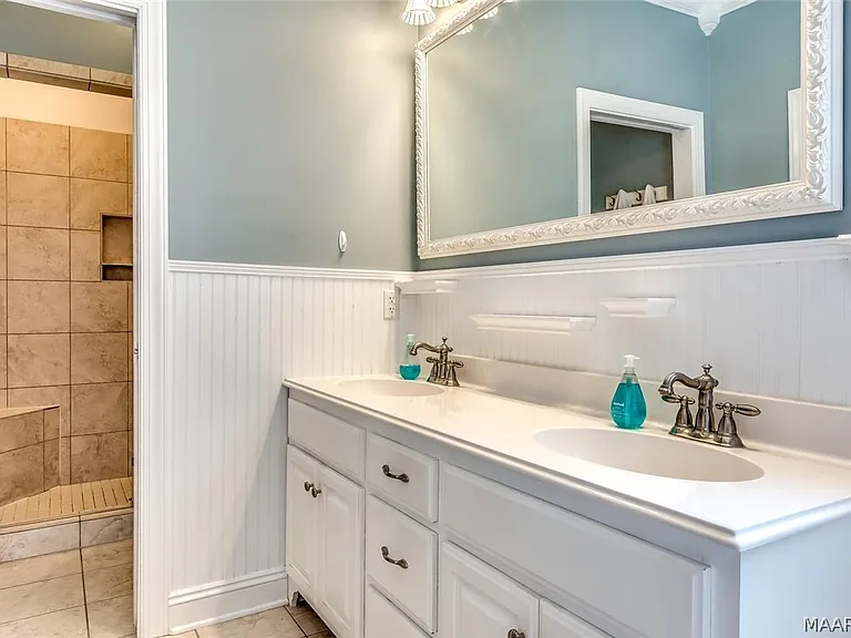1211 Sadie Cir — Photo 32