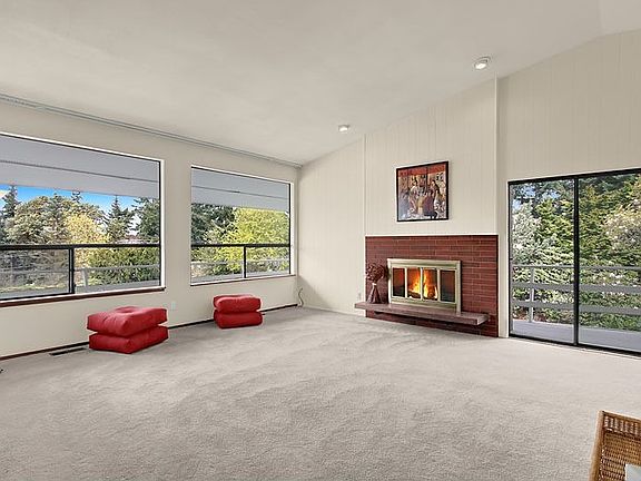 Living room with fireplace & vaulted ceiling