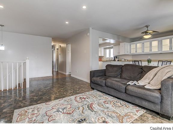 3rd image of 722 Evergreen Dr