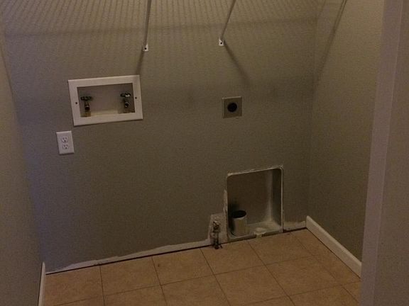 Upstairs laundry hook-ups