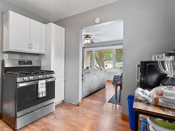 4th image of 923 Colleen Ave