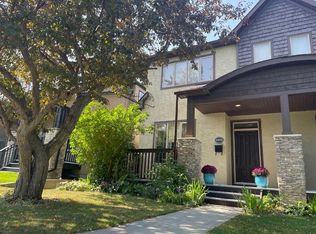 1431 E 40th St SW, Calgary, AB T3C1W8