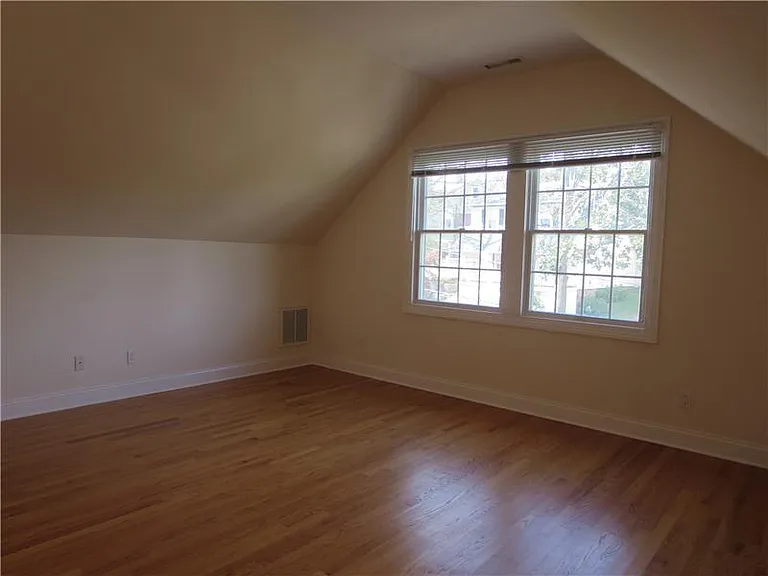 116 E Elm St #A — Photo 10