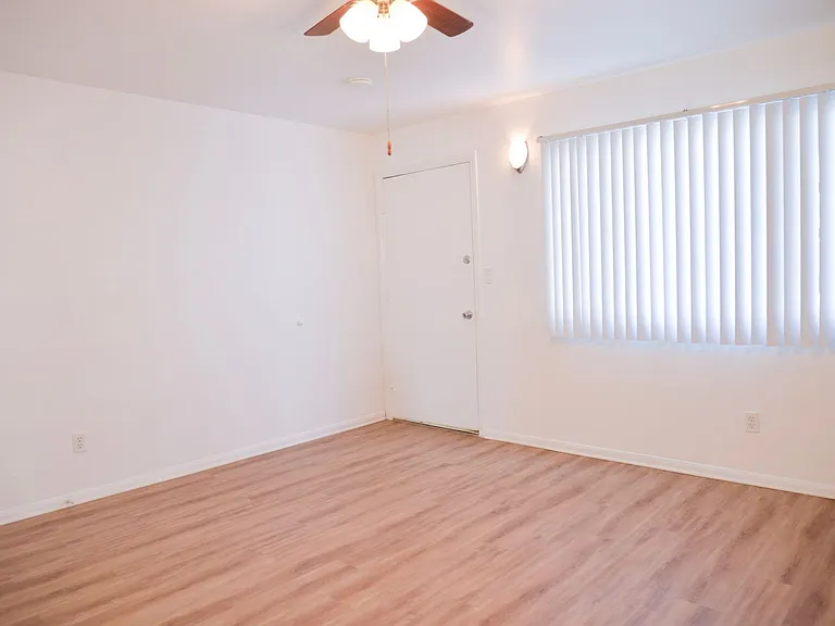 2601 S. El Camino Real — Photo 11