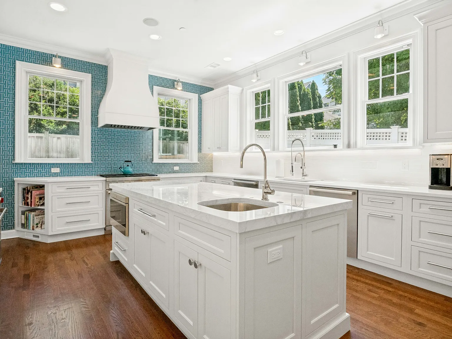6 bed, 5106 sqft, $11,500 — Photo 4