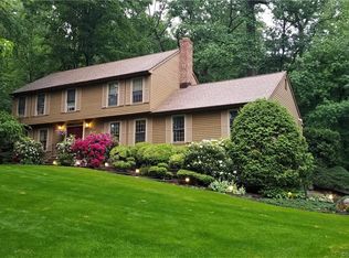 51 Red Fox Ln, Trumbull, CT 06611