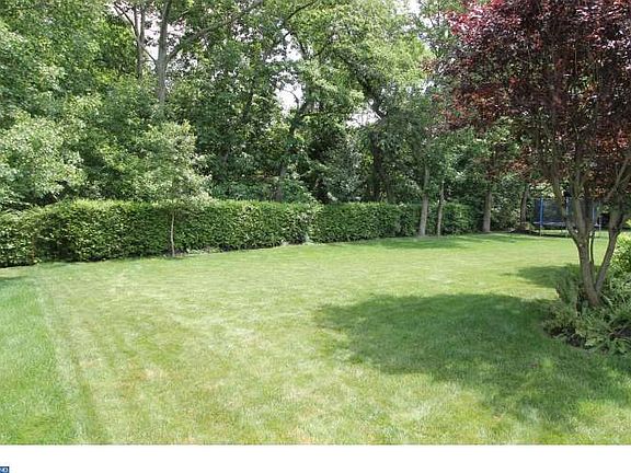 4th image of 22 Thornbury Ln