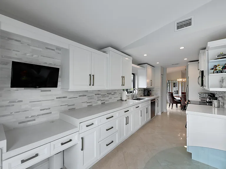 11204 Clover Leaf Cir — Photo 17