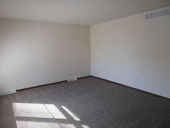 5th image of 1123 S Roseta Ave