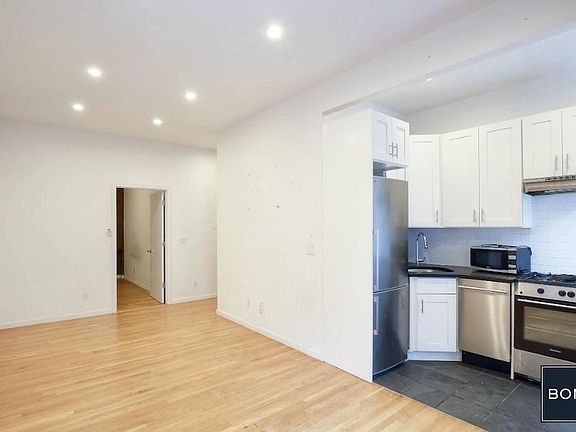 3rd image of 1297 Lexington Ave #1A