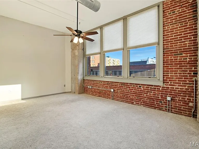 1627 Locust St #202 — Photo 22