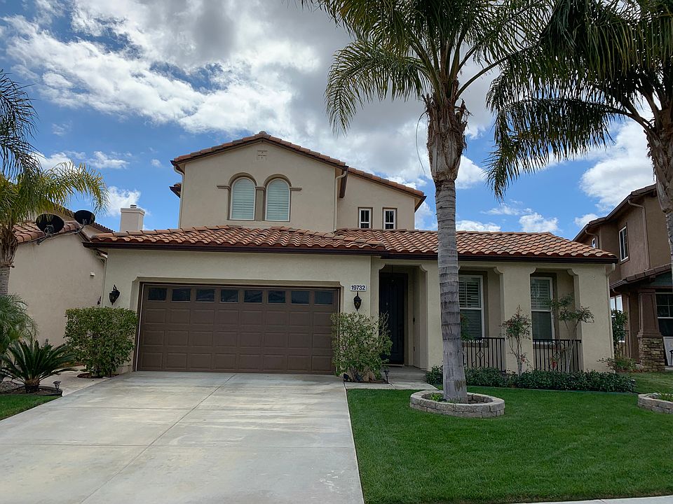 Gorgeous with Views!!!