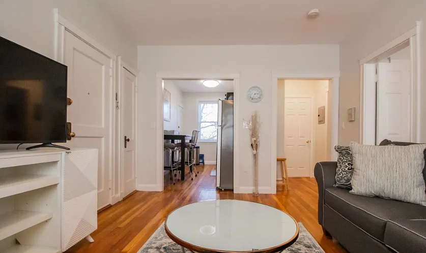 2 bed, 700 sqft, $7,000 — Photo 3