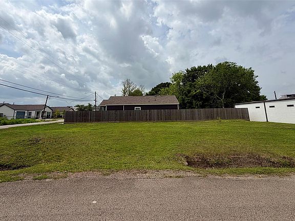 4th image of 4710 Cosby St