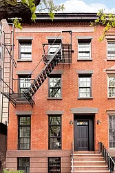 237 Front Street in Vinegar Hill