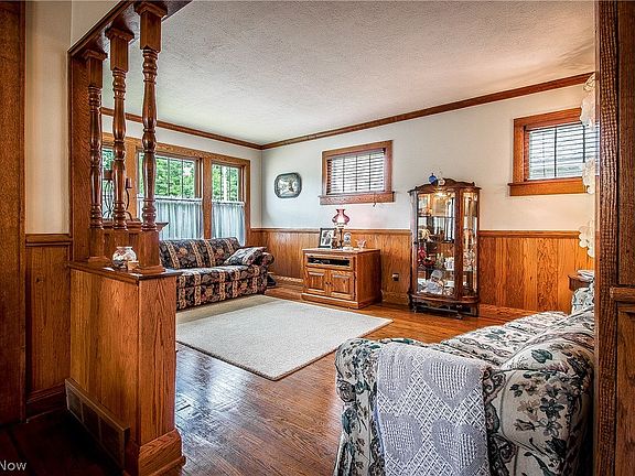 5th image of 2527 Lincoln Way NW