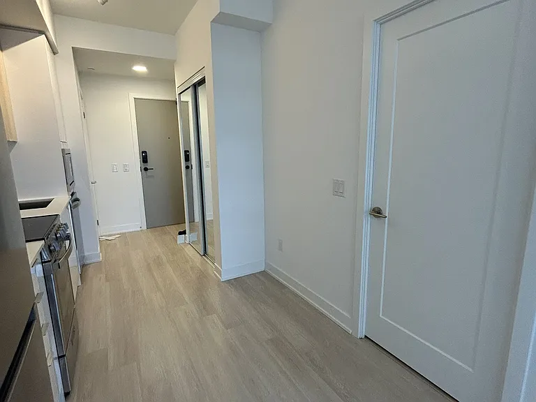 5105 Hurontario St #809 — Photo 16