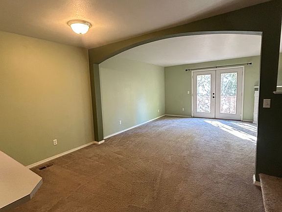 4th image of 479 NE Conifer Blvd