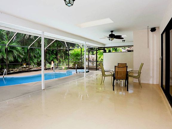 3rd image of 8795 Banyan Cove Cir
