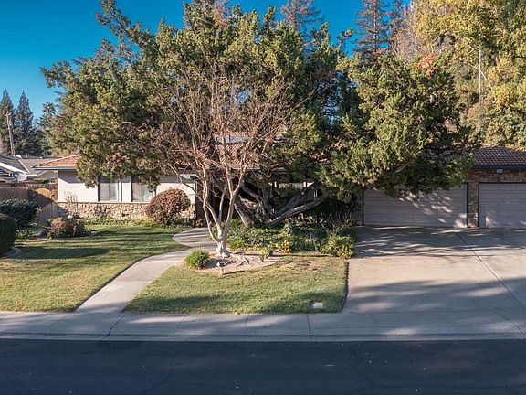 2nd image of 2209 Cedarwood Cir