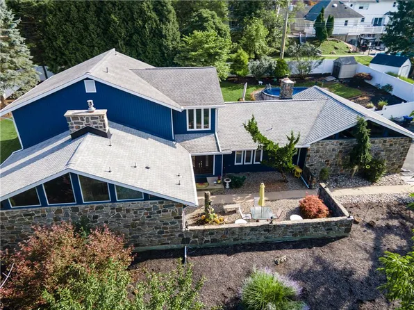 2210 Greenwood Rd, Allentown, PA 18103