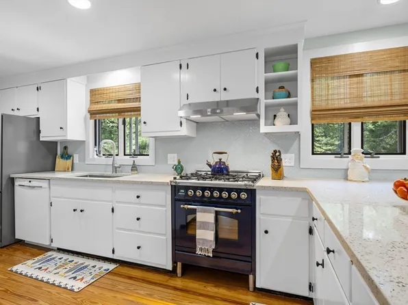 436 Santuit Newtown Rd, Barnstable, MA 02630