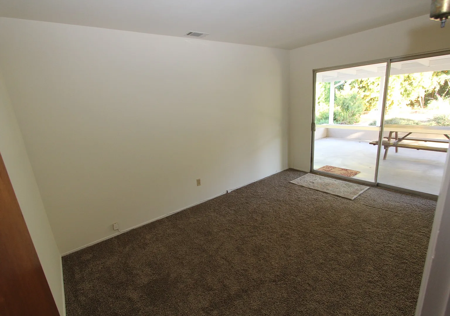 Beautiful 3 Bedroom Near UCR — Photo 1