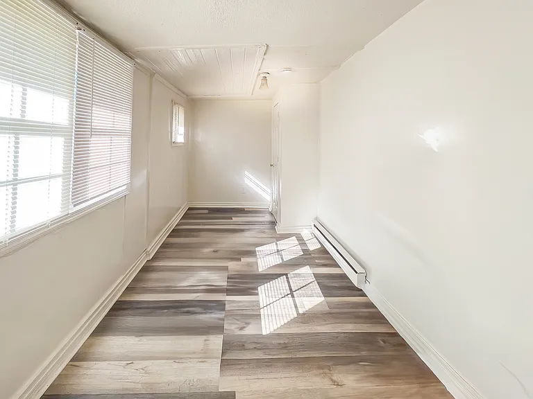 1102 Custer St — Photo 2