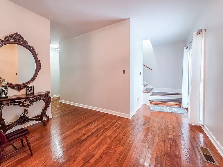 Honeybee Creek Dr — Photo 9