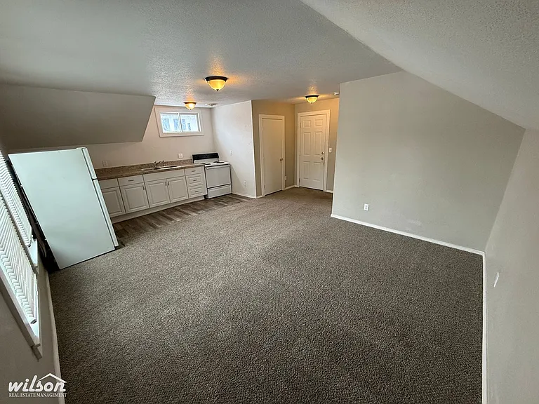 205 N Naches Ave — Photo 2
