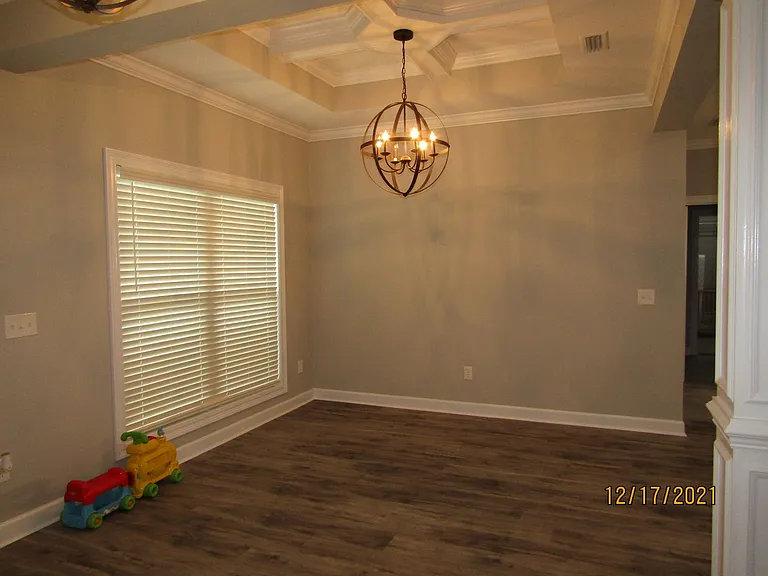 212 Savannah Dr — Photo 3