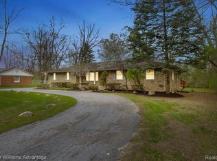 24806 Power Rd, Farmington Hills, MI 48336