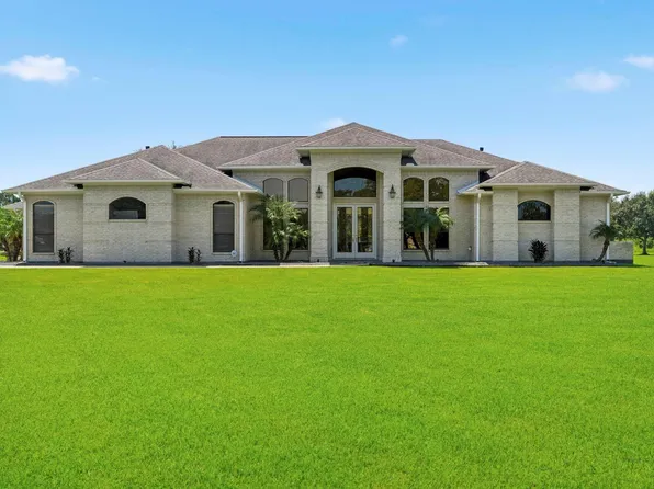 835 Hall Rd, Alvin, TX 77511