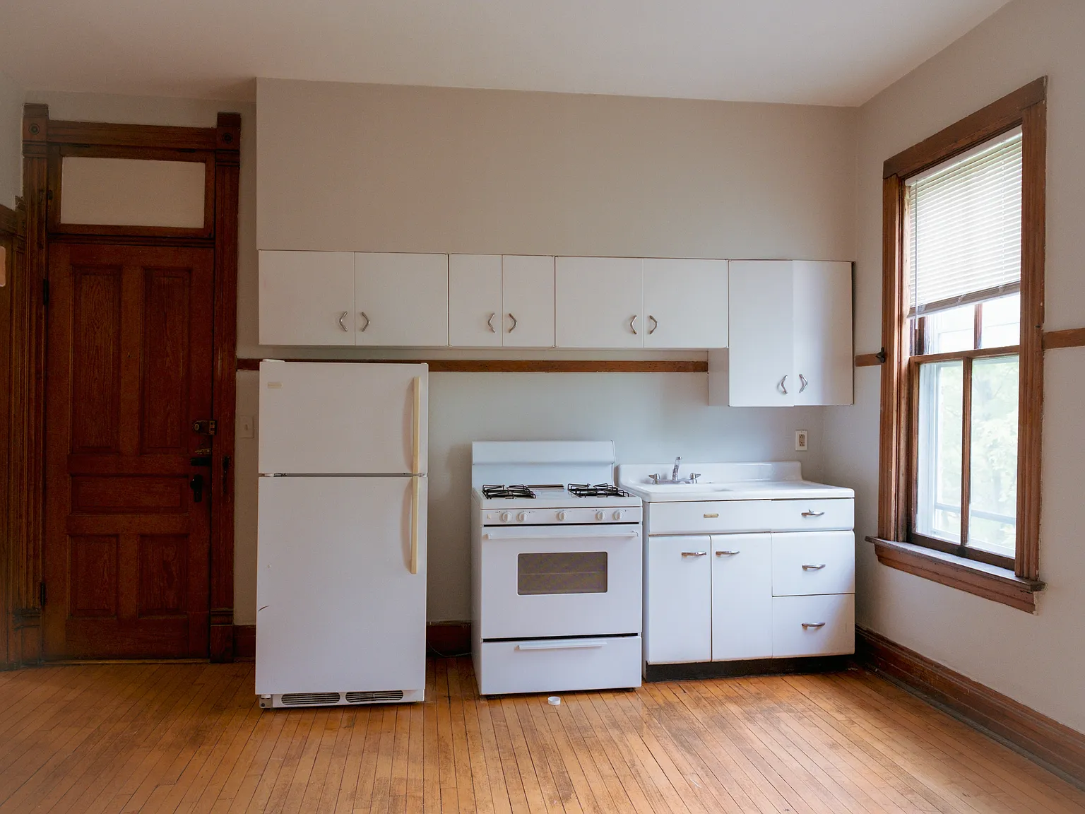 2100 N. Hoyne Ave. — Photo 2