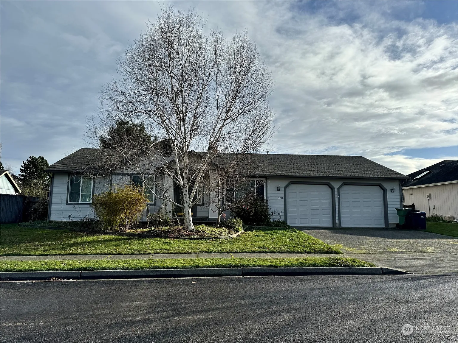 3217 F Avenue photo 1