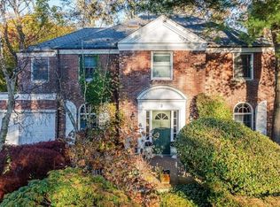 3 Robin Way, Great Neck, NY 11021