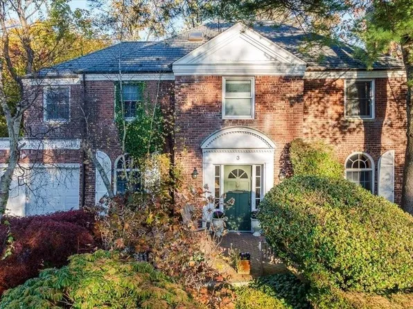 3 Robin Way, Great Neck, NY 11021