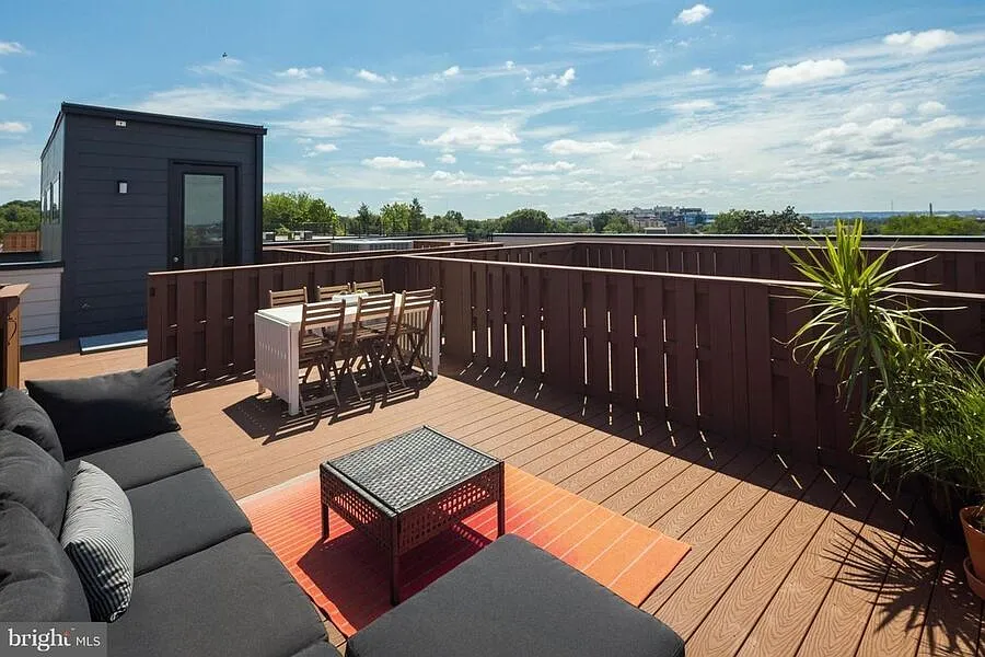 Modern 2 Bed in Park View with Private Roof Deck Access! Parking Included! — Photo 2