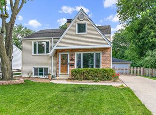 117 S Erie St, Wheaton, IL 60187