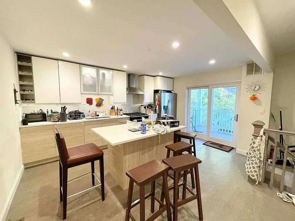 21 Iroquois St #1A