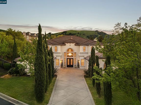2nd image of 3432 Ashbourne Cir