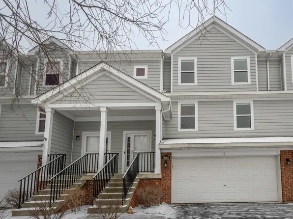 9085 Falcon Greens Dr, Crystal Lake, IL 60014