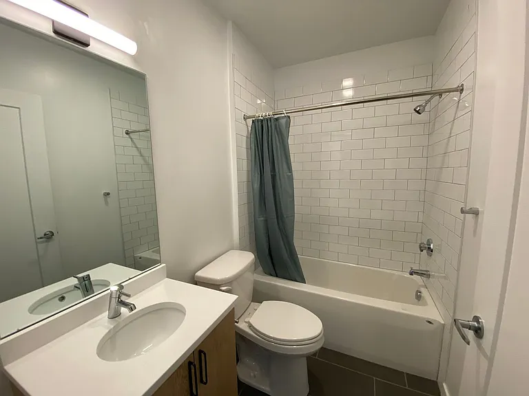 104 Howe St — Photo 100