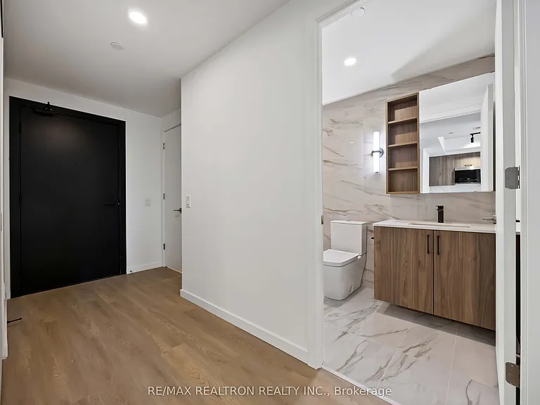 689 The Queensway #201 — Photo 2