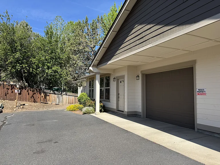 2350 NE Mary Rose Pl #2 — Photo 3