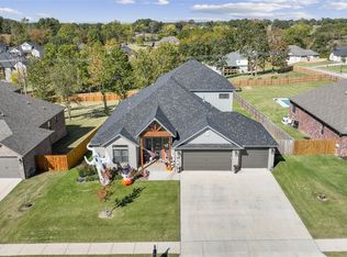 702 E Valley Ln, Springdale, AR 72762