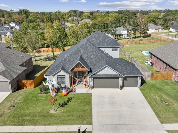 702 E Valley Ln, Springdale, AR 72762